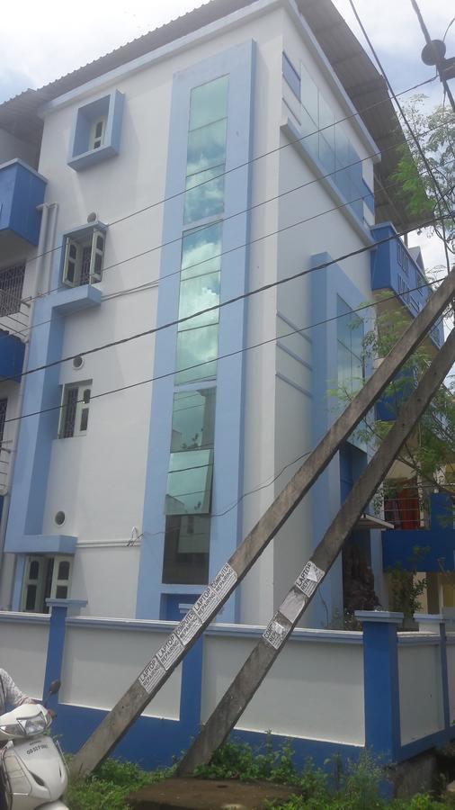 Shanti Guesthouse บูบันเนสชวาร์ ภายนอก รูปภาพ