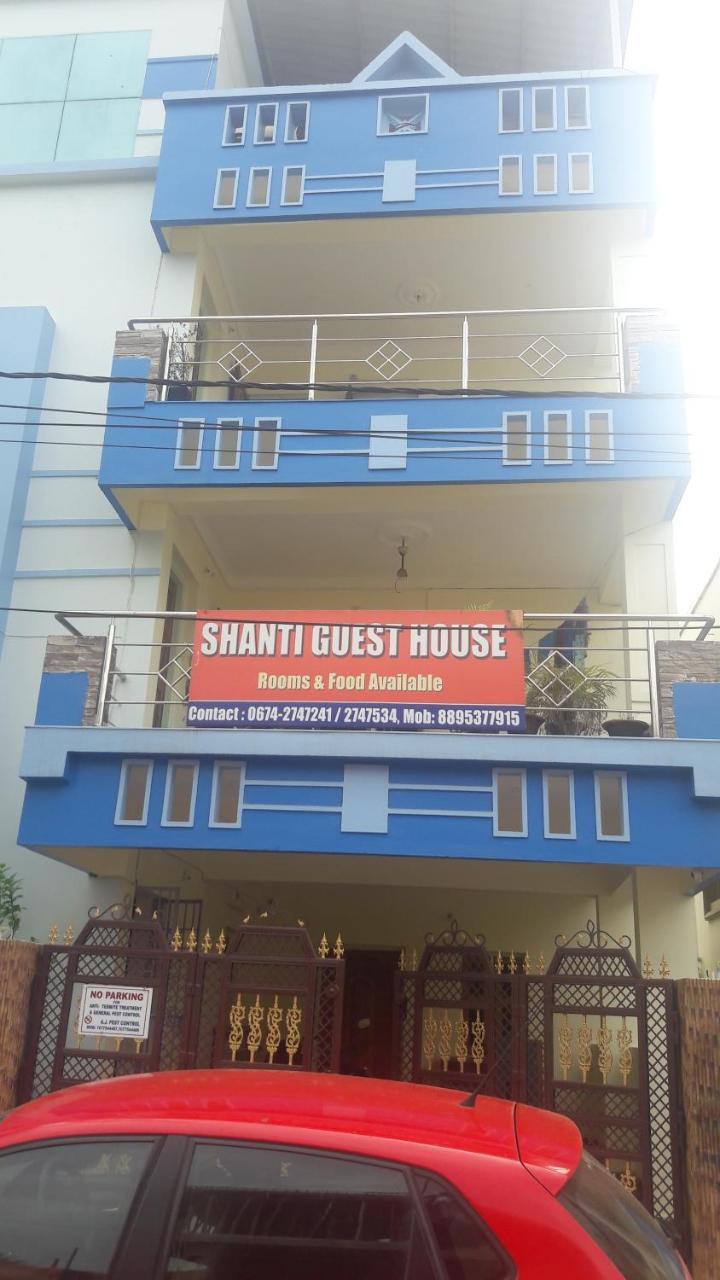 Shanti Guesthouse บูบันเนสชวาร์ ภายนอก รูปภาพ
